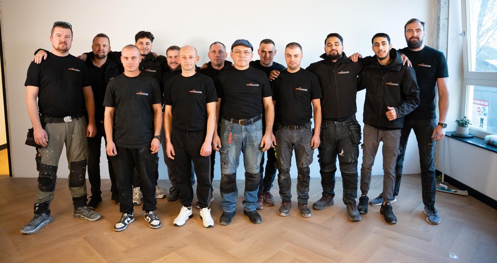 Het team van DRO Renovaties in bedrijfskleding